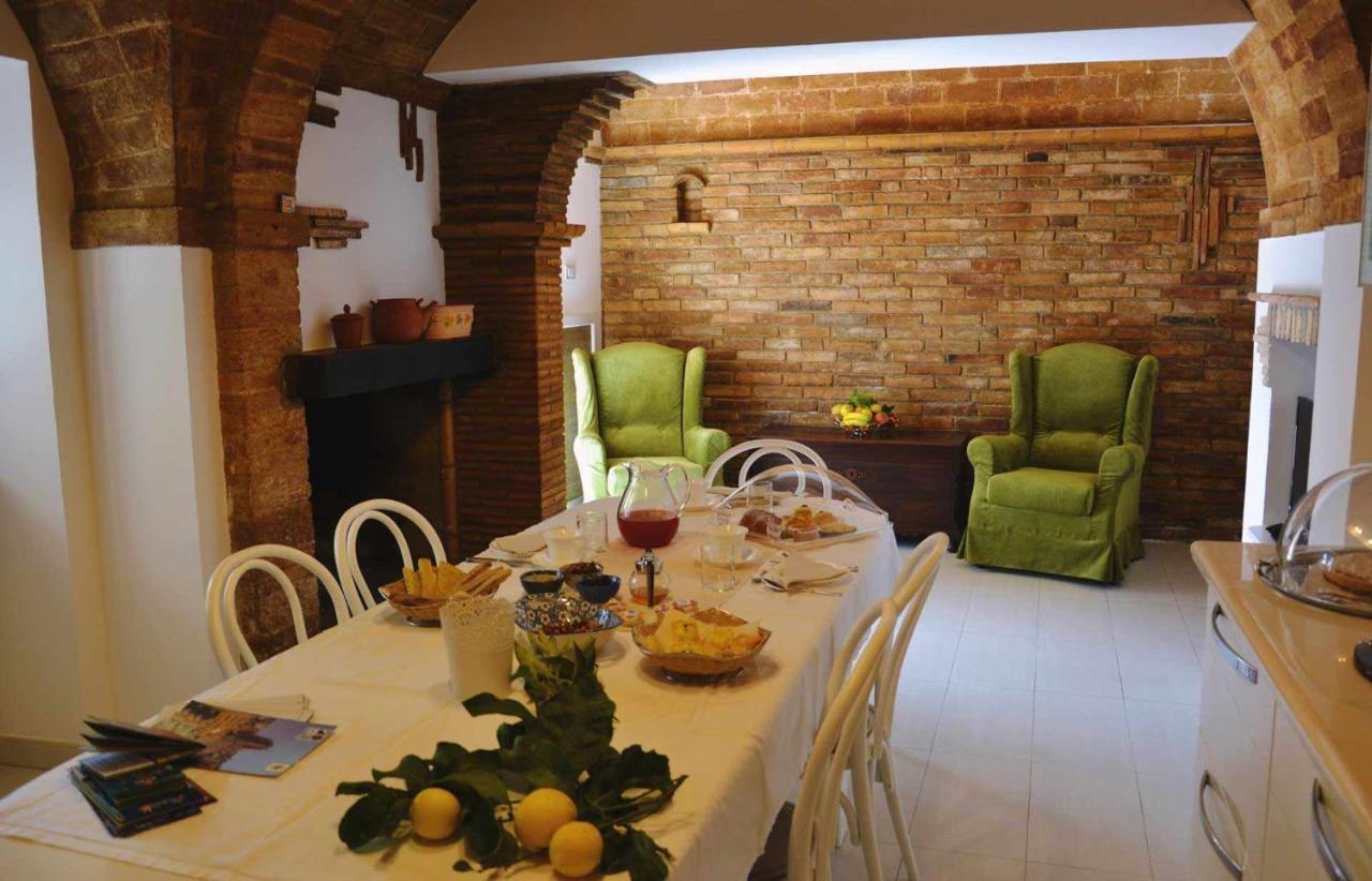 Bed and Breakfast Beb Cornelia Atri Exterior foto
